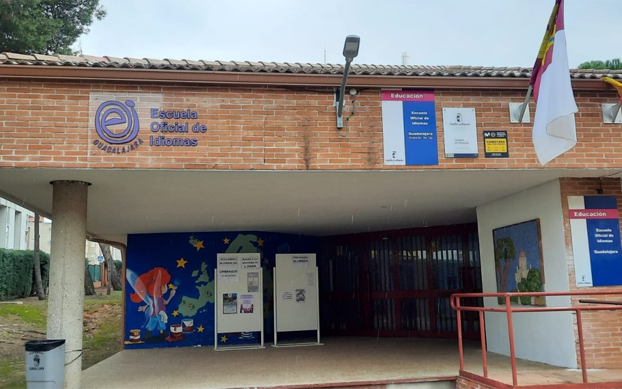 La Escuela Oficial de Idiomas de Guadalajara abre sus aulas a antiguos alumnos con una nueva modalidad de matrícula formativa La Escuela Oficial de Idiomas de Guadalajara abre sus aulas a antiguos alumnos con una nueva modalidad de matrícula formativa