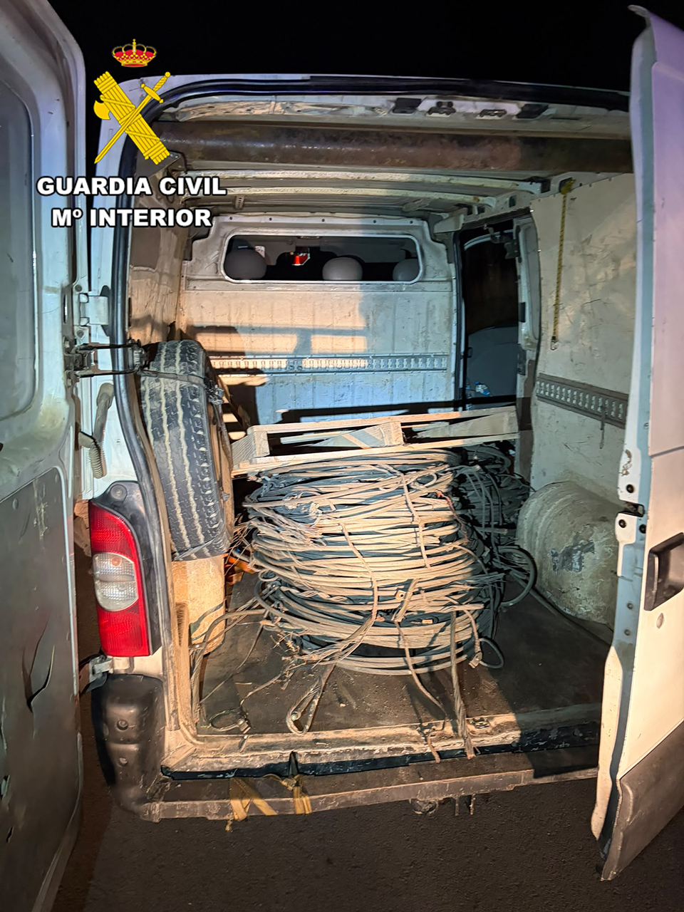 La Guardia Civil intercepta en Baides a dos hombres con cable ferroviario valorado en 8.000 euros La Guardia Civil intercepta en Baides a dos hombres con cable ferroviario valorado en 8.000 euros
