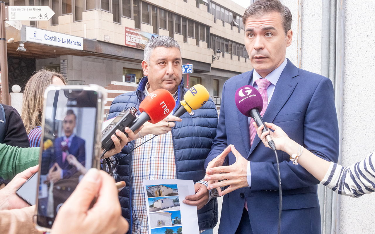 La Justicia obliga a la Junta a asumir las obras del tejado del colegio de Usanos frente al Ayuntamiento de Guadalajara La Justicia obliga a la Junta a asumir las obras del tejado del colegio de Usanos frente al Ayuntamiento de Guadalajara