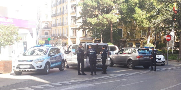 La Policía Local de Cuenca intensifica los controles sobre las distracciones al volante durante toda la semana La Policía Local de Cuenca intensifica los controles sobre las distracciones al volante durante toda la semana