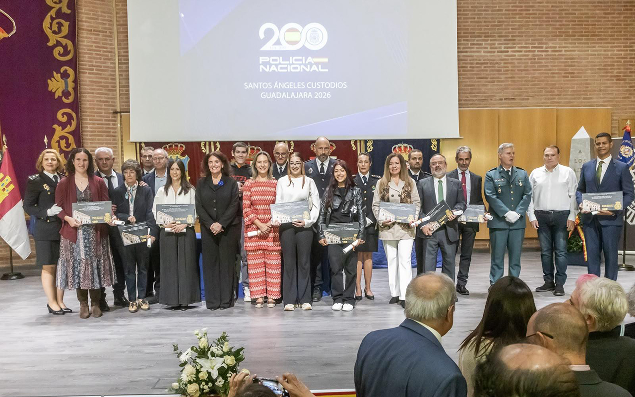 La Policía Nacional premia al Ayuntamiento de Guadalajara y fija para noviembre su carrera solidaria La Policía Nacional premia al Ayuntamiento de Guadalajara y fija para noviembre su carrera solidaria