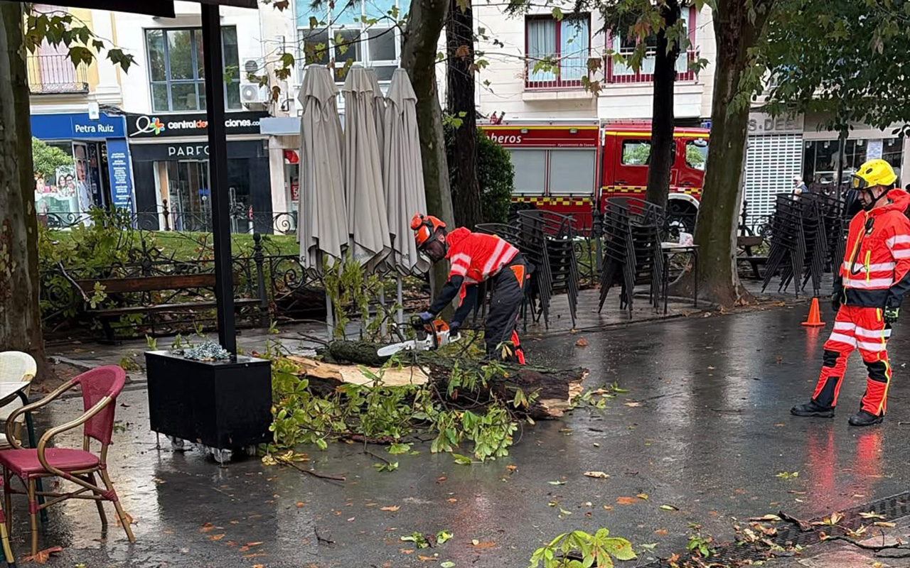 La tormenta en Cuenca moviliza a bomberos y Policía Local por balsas de agua en Fuente del Oro y el puente de la calle Orégano 2 La tormenta en Cuenca moviliza a bomberos y Policía Local por balsas de agua en Fuente del Oro y el puente de la calle Orégano