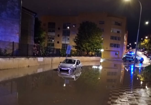 La tormenta en Cuenca moviliza a bomberos y Policía Local por balsas de agua en Fuente del Oro y el puente de la calle Orégano 1 La tormenta nocturna en Cuenca deja un viandante herido por un cartel y cortes de tráfico en San Julián y calle Orégano