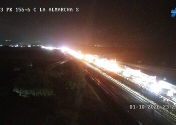 Las fuertes tormentas provocan grandes balsas de agua y retienen el tráfico en la autovía A-3 entre La Almarcha y Castillo de Garcimuñoz