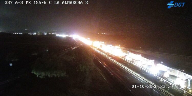 Las fuertes tormentas provocan grandes balsas de agua y retienen el tráfico en la autovía A-3 entre La Almarcha y Castillo de Garcimuñoz Las fuertes tormentas provocan grandes balsas de agua y retienen el tráfico en la autovía A-3 entre La Almarcha y Castillo de Garcimuñoz
