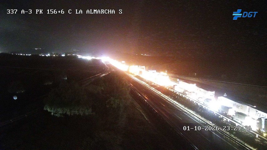 Las fuertes tormentas provocan grandes balsas de agua y retienen el tráfico en la autovía A-3 entre La Almarcha y Castillo de Garcimuñoz Las fuertes tormentas provocan grandes balsas de agua y retienen el tráfico en la autovía A-3 entre La Almarcha y Castillo de Garcimuñoz
