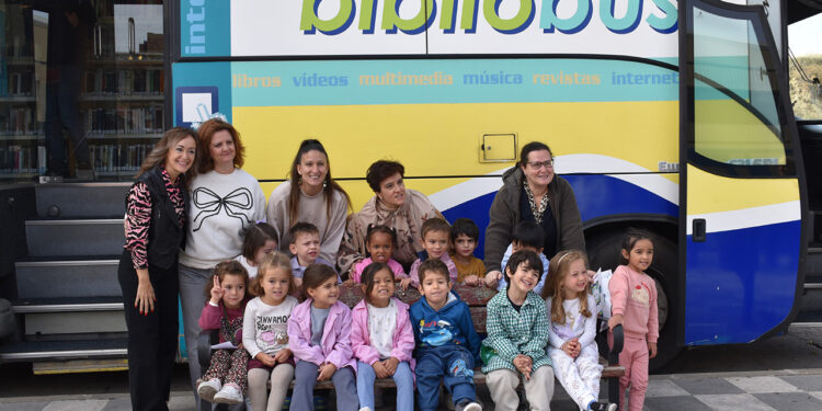 Los bibliobuses de Cuenca acercan la lectura a 102 municipios tras rozar los 16.000 préstamos en el último año Los bibliobuses de Cuenca acercan la lectura a 102 municipios tras rozar los 16.000 préstamos en el último año