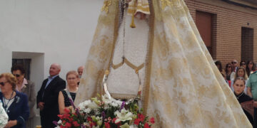 Los encierros por el campo y el ambiente de peñas marcan las fiestas de la Virgen del Rosario en Málaga del Fresno