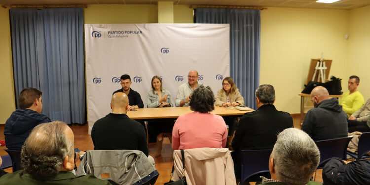 Lucas Castillo defiende en Yunquera una Guadalajara “con energía, vivienda y servicios para crecer”