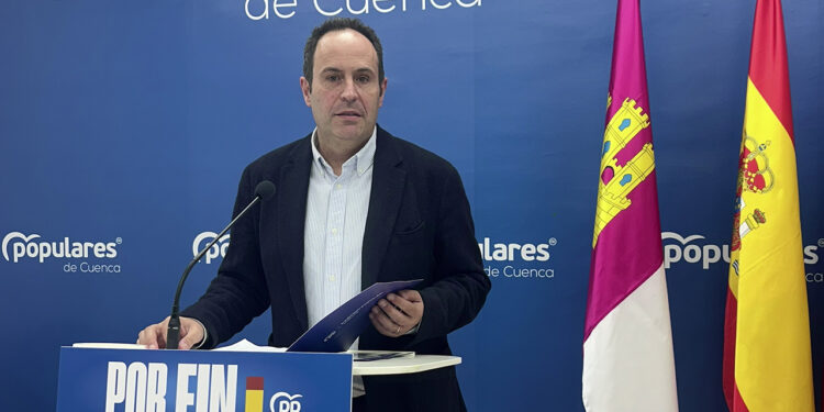 Martín-Buro pedirá explicaciones al Gobierno de Page por las numerosas quejas sobre el nuevo transporte sanitario en Cuenca Martín-Buro pedirá explicaciones al Gobierno de Page por las numerosas quejas sobre el nuevo transporte sanitario en Cuenca