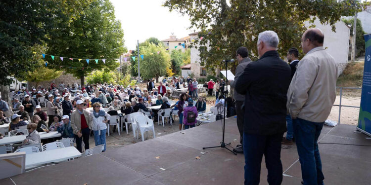 Más de 300 mayores de Guadalajara reivindican en Yela sus derechos en el medio rural Más de 300 mayores de Guadalajara reivindican en Yela sus derechos en el medio rural