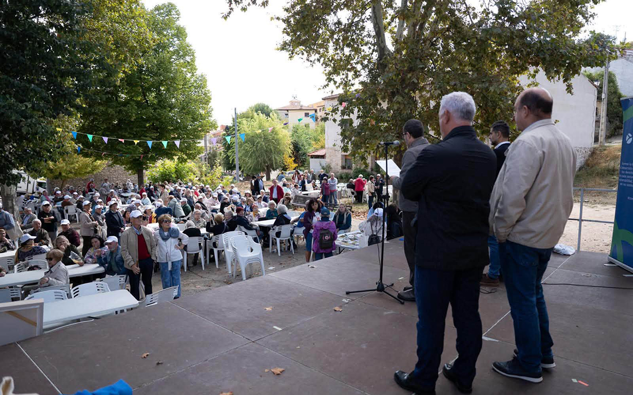 Más de 300 mayores de Guadalajara reivindican en Yela sus derechos en el medio rural Más de 300 mayores de Guadalajara reivindican en Yela sus derechos en el medio rural