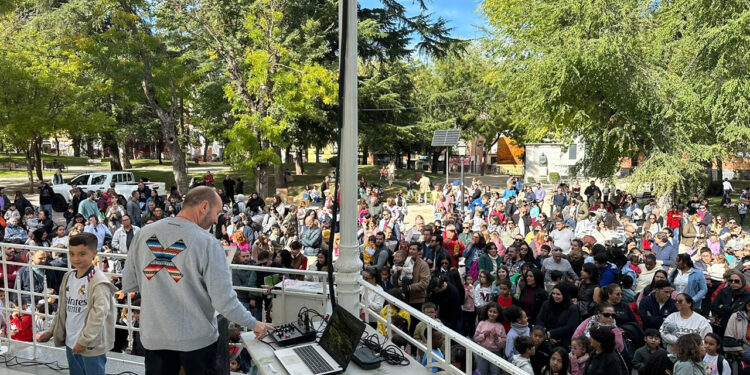 Más de 500 niños se dan cita en el Parque de la Concordia de Guadalajara por el Día del Dibujo Sostenible Más de 500 niños se dan cita en el Parque de la Concordia de Guadalajara por el Día del Dibujo Sostenible