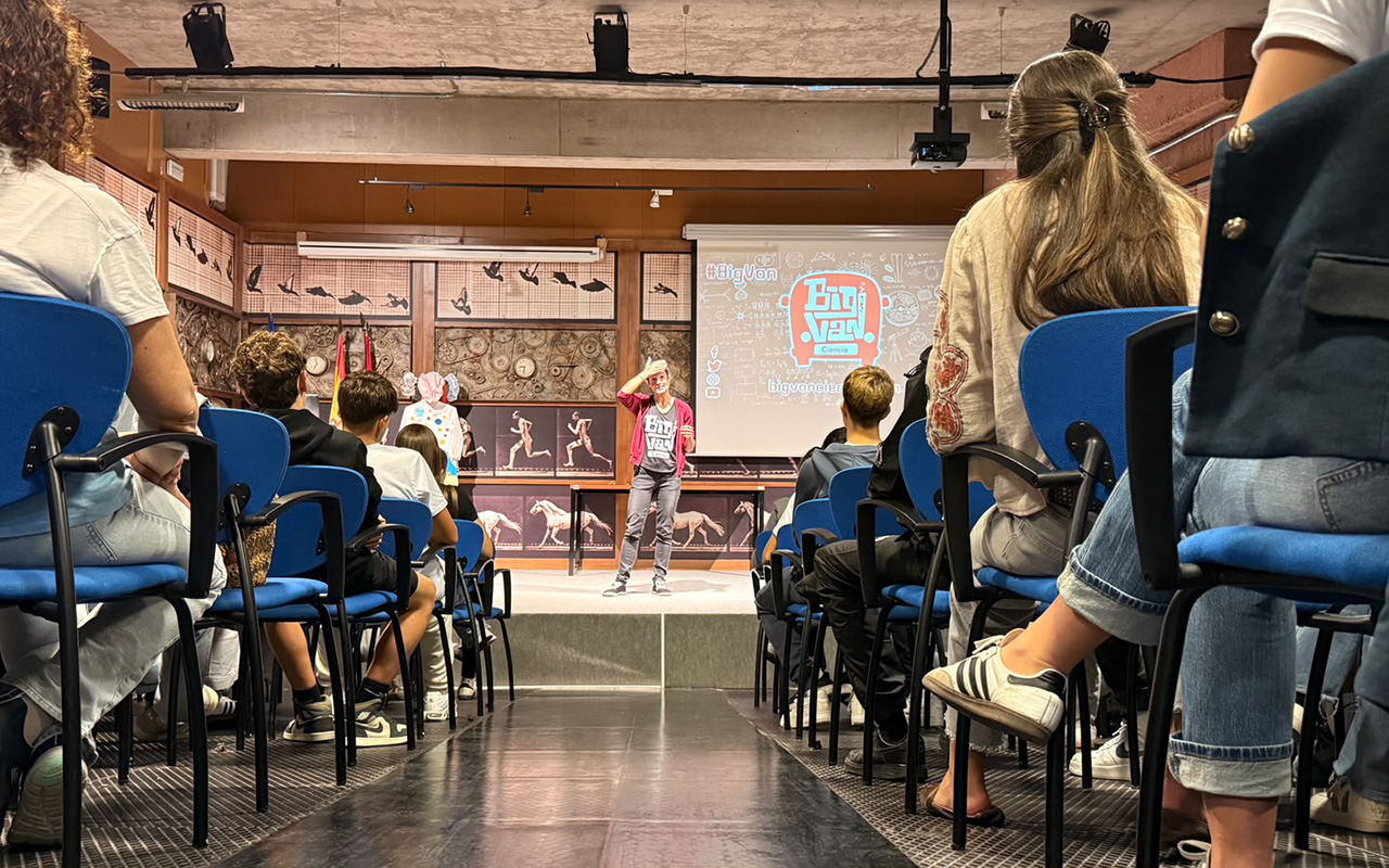 Más de mil estudiantes participan en Cuenca en las jornadas ‘Días de Ciencia y Humor’ en el Museo de las Ciencias y el MUPA Más de mil estudiantes participan en Cuenca en las jornadas ‘Días de Ciencia y Humor’ en el Museo de las Ciencias y el MUPA