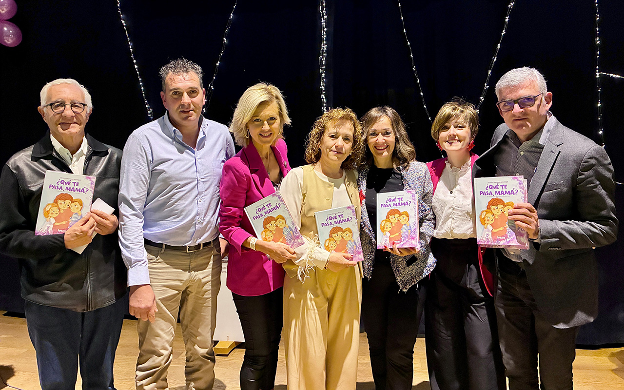 Miriam Meneses presenta en Casas de Fernando Alonso ‘¿Qué te pasa, mamá?’, un cuento para abordar el cáncer de mama en familia Miriam Meneses presenta en Casas de Fernando Alonso ‘¿Qué te pasa, mamá?’, un cuento para abordar el cáncer de mama en familia
