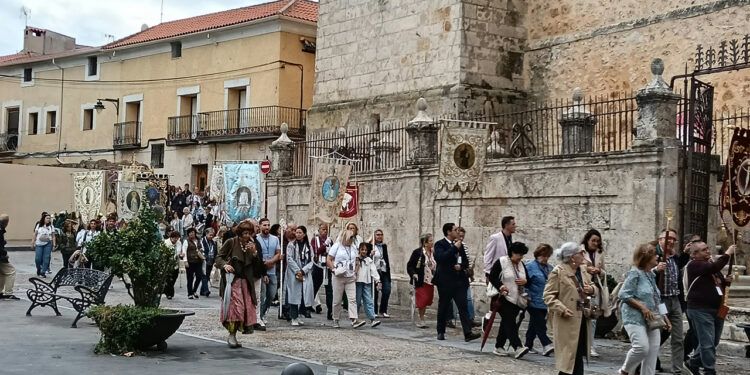 Mondéjar reúne a más de 350 cofrades de la provincia en su gran cita diocesana Mondéjar reúne a más de 350 cofrades de la provincia en su gran cita diocesana