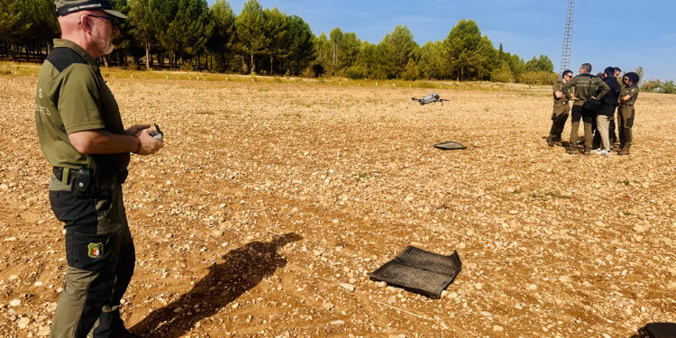 Ojos térmicos desde el cielo: los agentes medioambientales de Cuenca suman seis drones para vigilar montes y fauna Ojos térmicos desde el cielo: los agentes medioambientales de Cuenca suman seis drones para vigilar montes y fauna