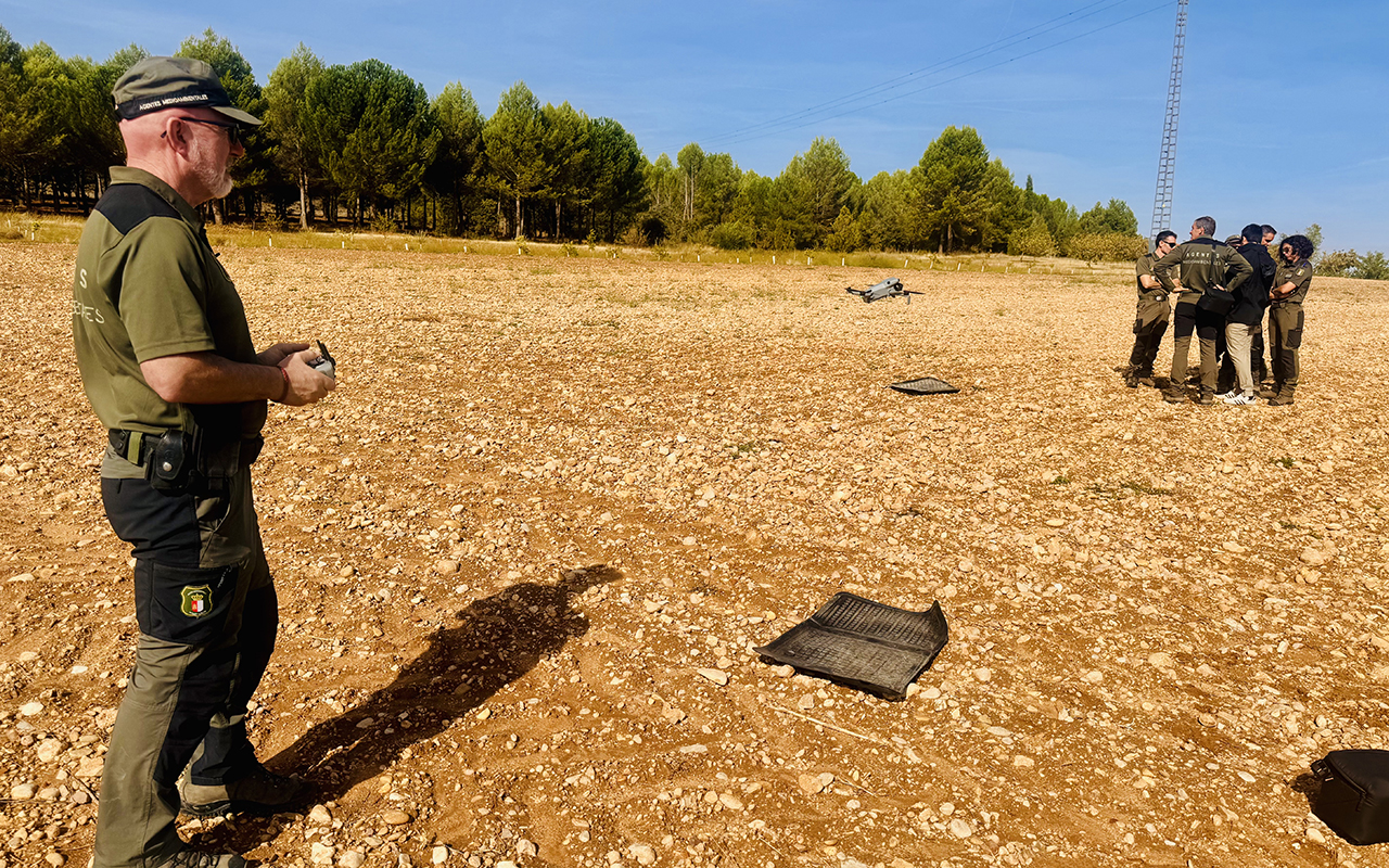 Ojos térmicos desde el cielo: los agentes medioambientales de Cuenca suman seis drones para vigilar montes y fauna Ojos térmicos desde el cielo: los agentes medioambientales de Cuenca suman seis drones para vigilar montes y fauna