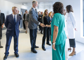 Page acompaña a Sus Majestades los Reyes en su visita a los heridos en el accidente ferroviario de Urda
