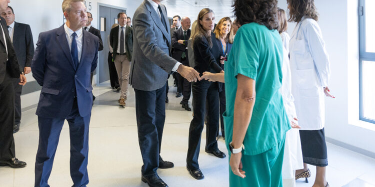 Page acompaña a Sus Majestades los Reyes en su visita a los heridos en el accidente ferroviario de Urda Page acompaña a Sus Majestades los Reyes en su visita a los heridos en el accidente ferroviario de Urda