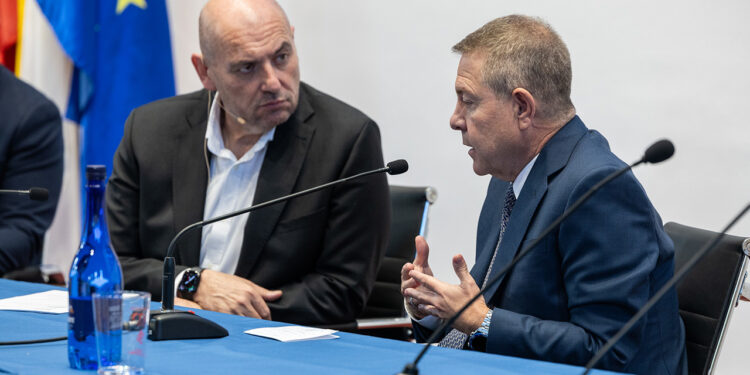 Page valora el giro del Gobierno de España respecto a los centros de datos, así como el acuerdo parcial sobre la PAC adoptado en la UE Page valora el giro del Gobierno de España respecto a los centros de datos, así como el acuerdo parcial sobre la PAC adoptado en la UE