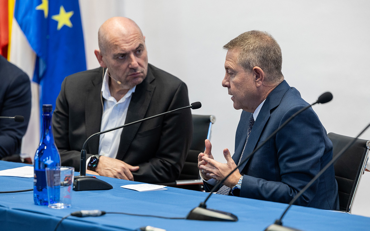 Page valora el giro del Gobierno de España respecto a los centros de datos, así como el acuerdo parcial sobre la PAC adoptado en la UE Page valora el giro del Gobierno de España respecto a los centros de datos, así como el acuerdo parcial sobre la PAC adoptado en la UE