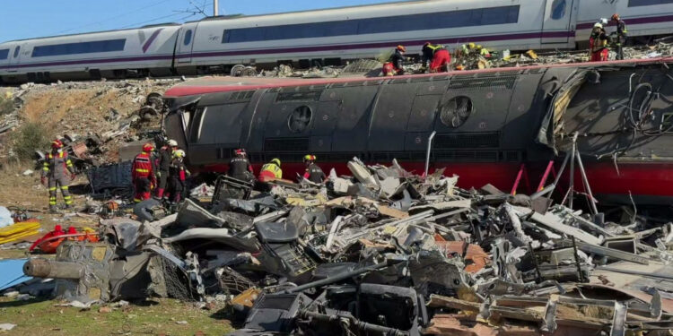 Renfe habilita trenes por vía convencional a Ciudad Real y Puertollano con hora y media más de viaje tras el accidente de Urda Renfe habilita trenes por vía convencional a Ciudad Real y Puertollano con hora y media más de viaje tras el accidente de Urda
