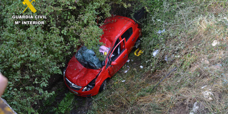 Rescatan a dos jóvenes atrapadas tras caer con su coche al río Badiel entre Ledanca y Argecilla
