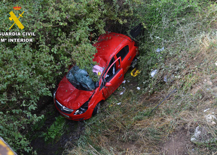 Rescatan a dos jóvenes atrapadas tras caer con su coche al río Badiel entre Ledanca y Argecilla