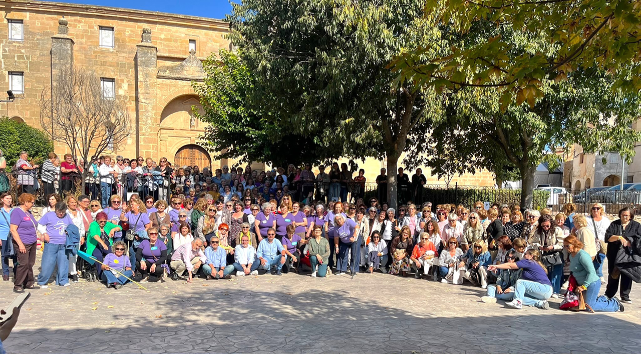 Salmerón concentra el encuentro provincial de 300 mujeres de Guadalajara para blindar la vida rural Salmerón concentra el encuentro provincial de 300 mujeres de Guadalajara para blindar la vida rural