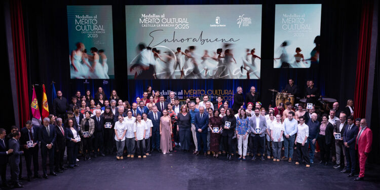 Seis iniciativas y creadores de Cuenca y Guadalajara reciben las Medallas al Mérito Cultural de Castilla-La Mancha Seis iniciativas y creadores de Cuenca y Guadalajara reciben las Medallas al Mérito Cultural de Castilla-La Mancha
