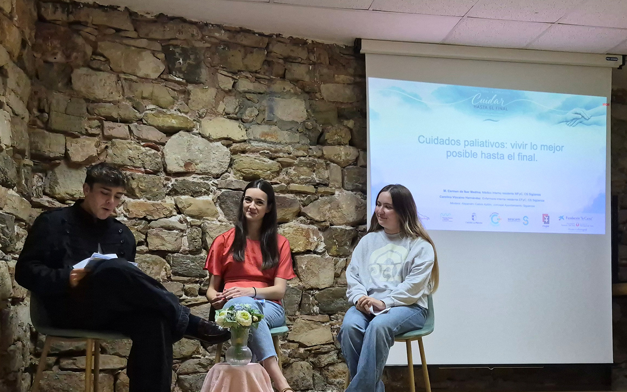 Sigüenza reúne a sanitarios y familias para formar a cuidadores en el alivio del dolor y el acompañamiento al final de la vida Sigüenza reúne a sanitarios y familias para formar a cuidadores en el alivio del dolor y el acompañamiento al final de la vida