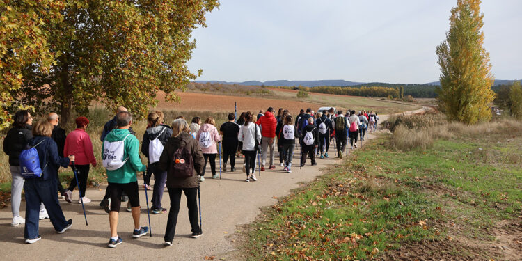 Sotos reúne a un centenar de participantes en la ruta saludable ‘7000pasosX’ organizada por el SESCAM en el Campichuelo