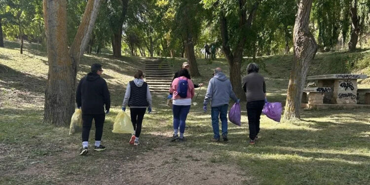 Tarancón convoca cuatro jornadas de voluntariado ambiental para retirar ‘basuraleza’ en La Hontanilla, Peña el Águila y La Cervalera Tarancón convoca cuatro jornadas de voluntariado ambiental para retirar ‘basuraleza’ en La Hontanilla, Peña el Águila y La Cervalera