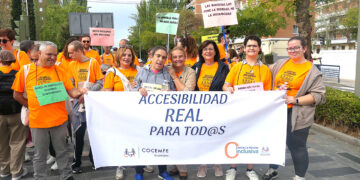 Un centenar de personas marcha en Guadalajara por la accesibilidad y la plena inclusión vecinal