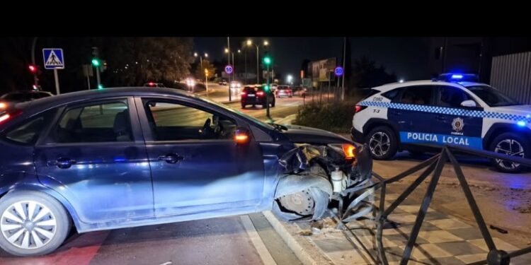 Una salida de vía en la avenida de la Policía Nacional eleva a cuatro los accidentes de tráfico esta semana en Cuenca Una salida de vía en la avenida de la Policía Nacional eleva a cuatro los accidentes de tráfico esta semana en Cuenca