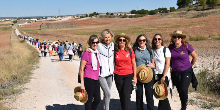 Villares del Saz reúne a 250 senderistas mayores en el estreno de las rutas de otoño por la provincia de Cuenca Villares del Saz reúne a 250 senderistas mayores en el estreno de las rutas de otoño por la provincia de Cuenca