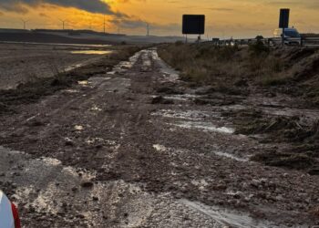 Barro, escombros, balsa de agua y acceso cortado a Torrubia del Castillo. Entrevistamos al alcalde Alex Plaza