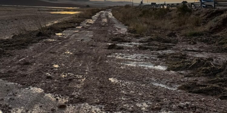 Barro, escombros, balsa de agua y acceso cortado a Torrubia del Castillo. Entrevistamos al alcalde Alex Plaza
