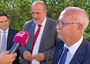 Santa Teresa reúne en Jábaga al Gobierno regional y la Diputación para reivindicar el futuro de los pueblos